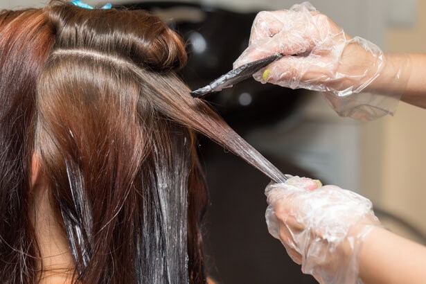 Cheveux colorés